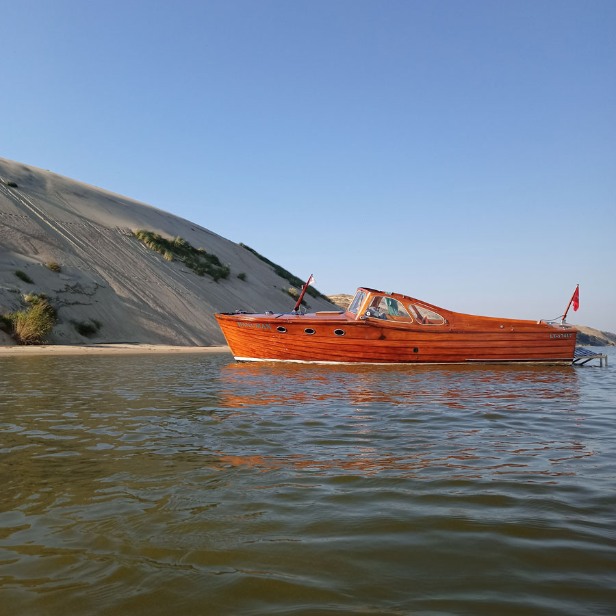Plaukimas kateriu prie Didžiosios kopos, Nidoje